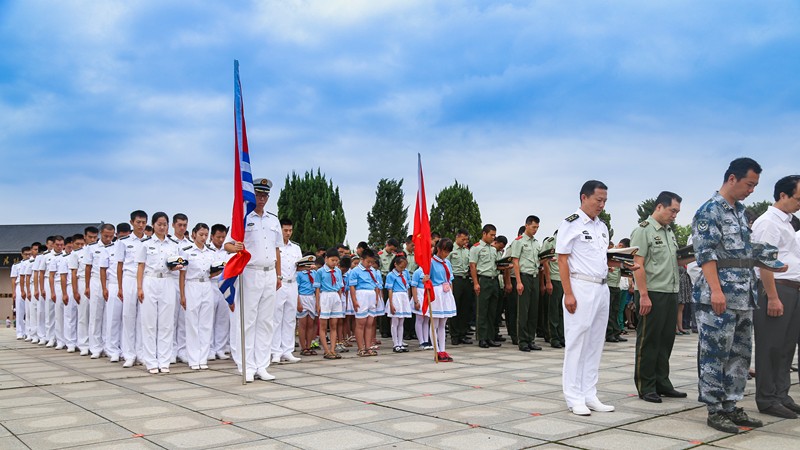 南华大学海军国防生参加烈士日衡阳公祭活动
