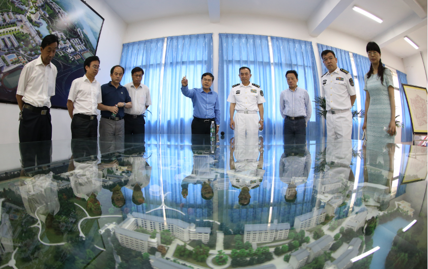 北部战区海军司令员袁誉柏中将一行来我校视察工作