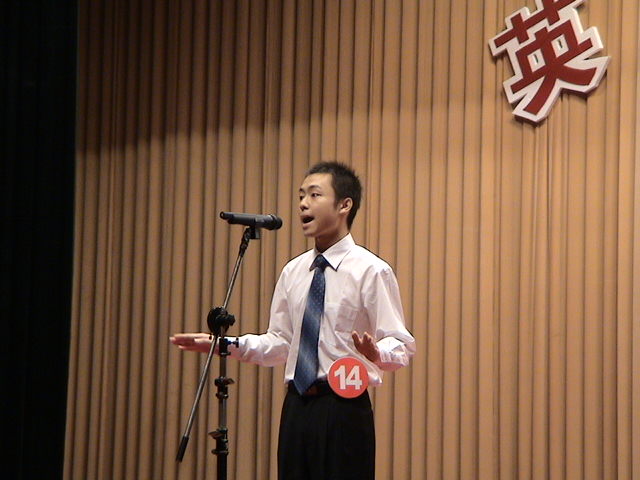 我校选手李本杰在演讲